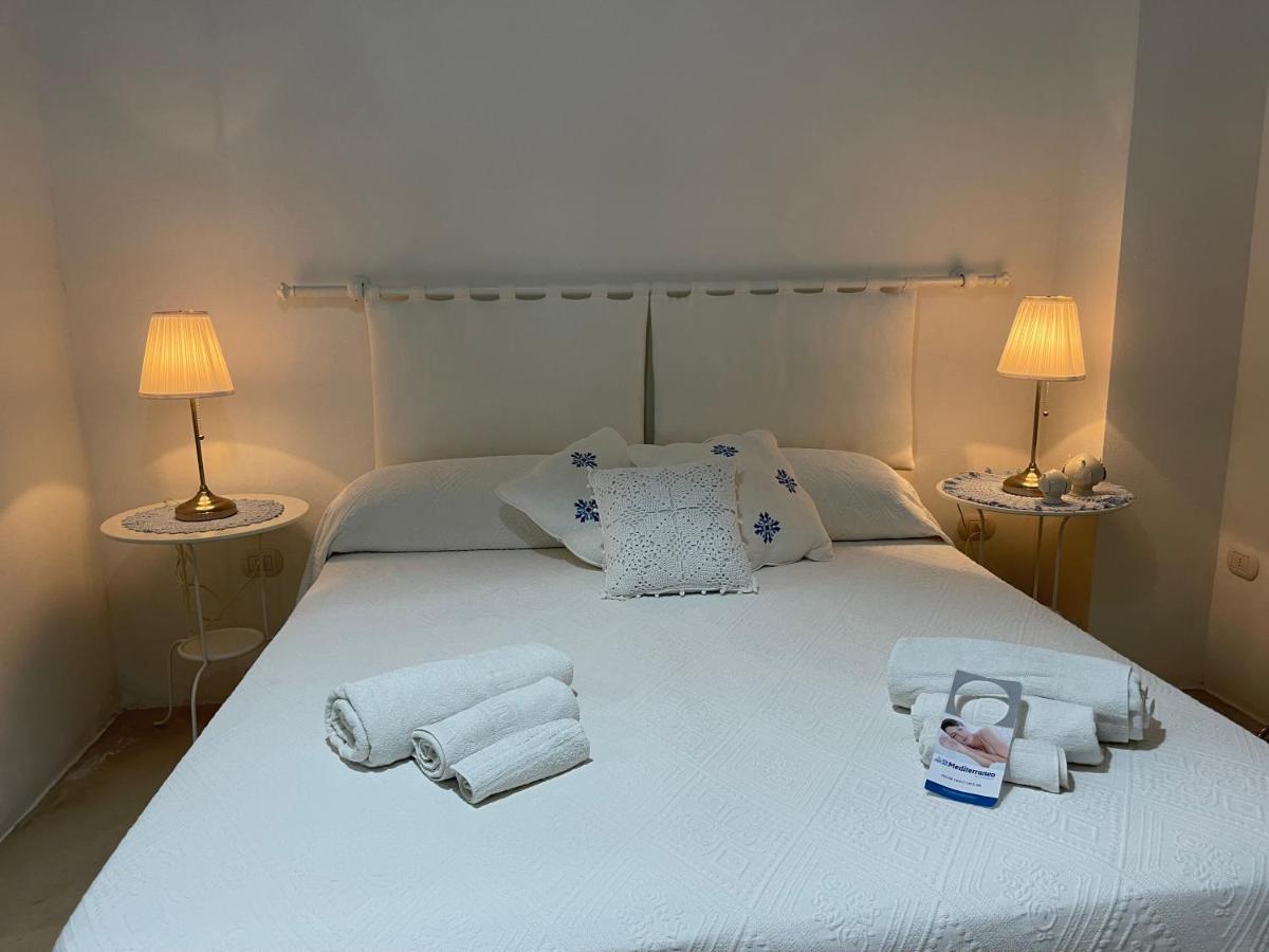 B&B Vie Del Mediterraneo ポルト・チェザーレオ エクステリア 写真
